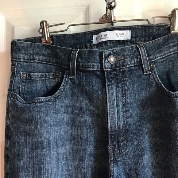 Levi’s men’s “Signature” jeans.  Waist 34 Length 32. Relaxed fit. - Picture 2 of 6